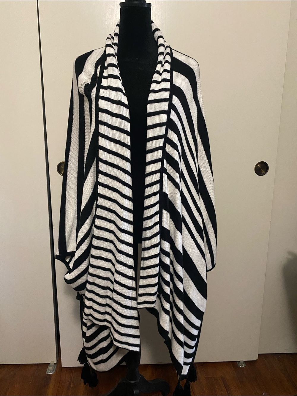 Chico’s NWTs Black and White Striped Women’s Open Front Sweater Wrap